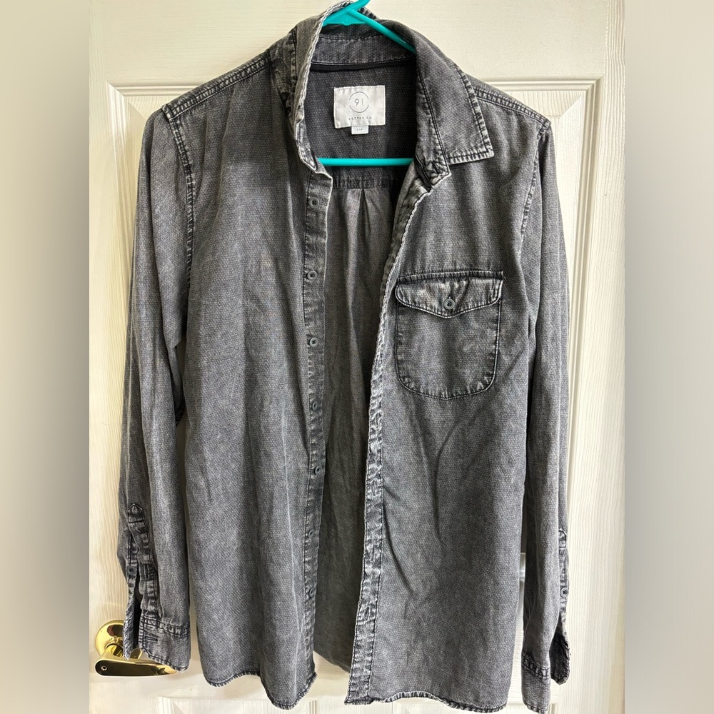 Casual long-sleeve shirt